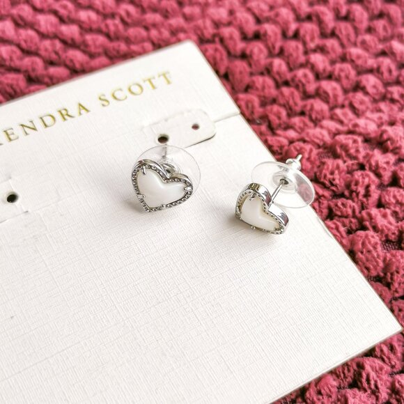 Kendra Scott Ivory Mother-Of-Pearl Ari Heart Silver Stud Earrings NEW WITH POUCH - Picture 2 of 3